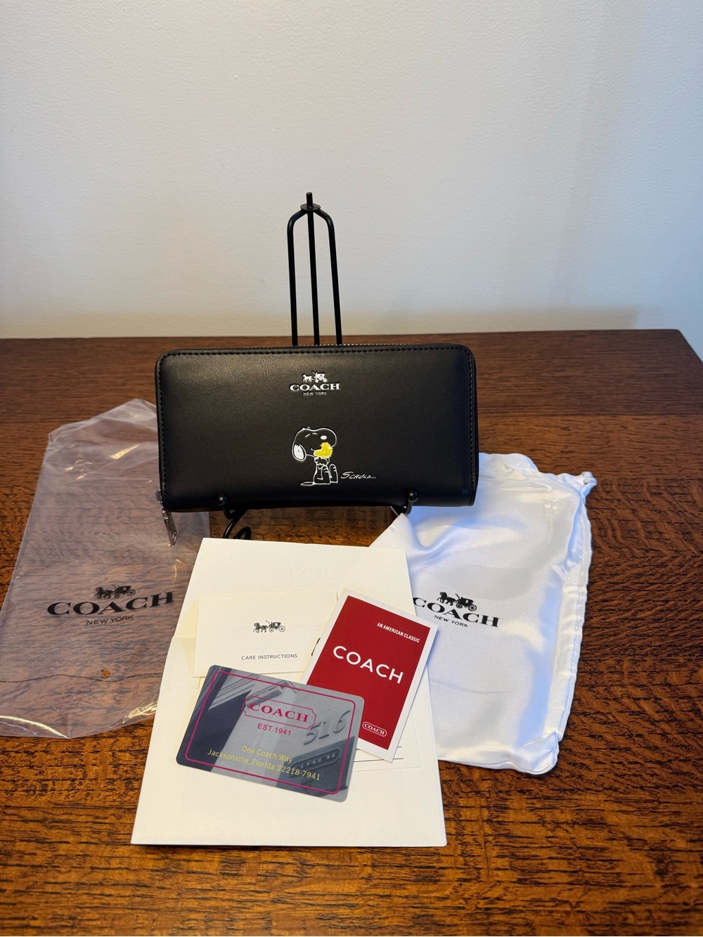 NWT Coach xPeanuts Snoopy Accordion Zip Wallet w/Dust Bag & Cards